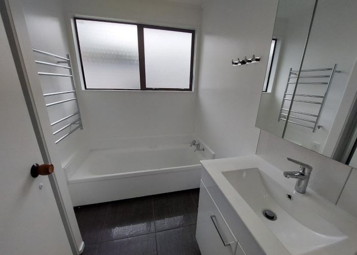  at 1/87 Luanda Drive, Ranui, Auckland