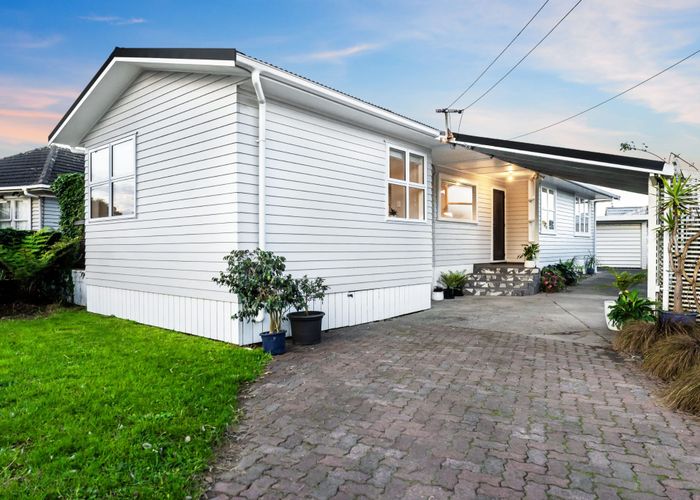  at 15 Deas Place, Otahuhu, Auckland