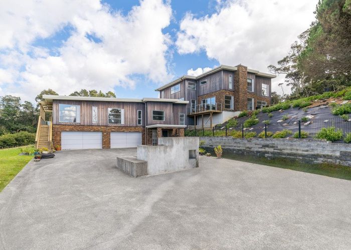  at Paremoremo, North Shore City, Auckland