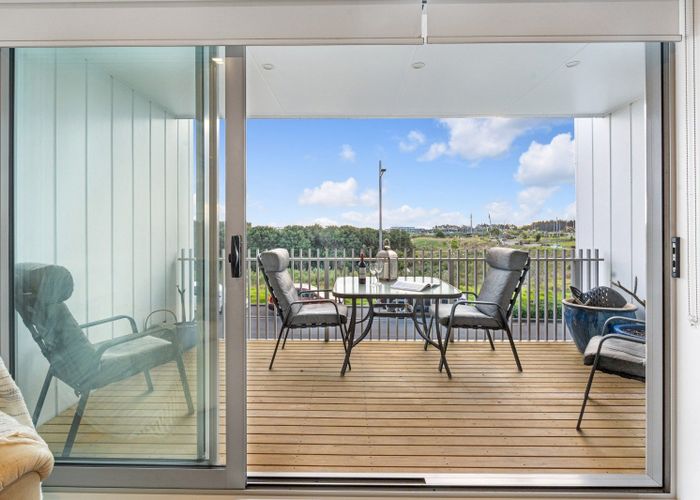  at 33 Bonnette Road, Flat Bush, Auckland
