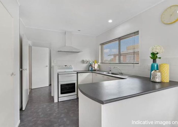  at 1/31 Borrowdace Avenue, Botany Downs, Manukau City, Auckland