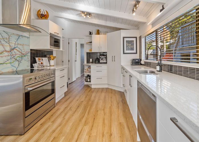  at 2/31 Kiteroa Terrace, Rothesay Bay, Auckland