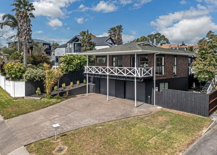  at 10 Mayall Avenue, Beach Haven, Auckland