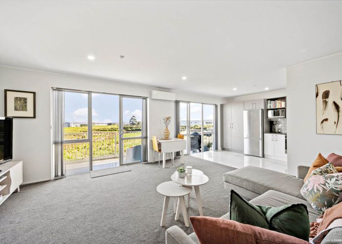  at 8/15 Bishop Lenihan Place, East Tamaki, Auckland