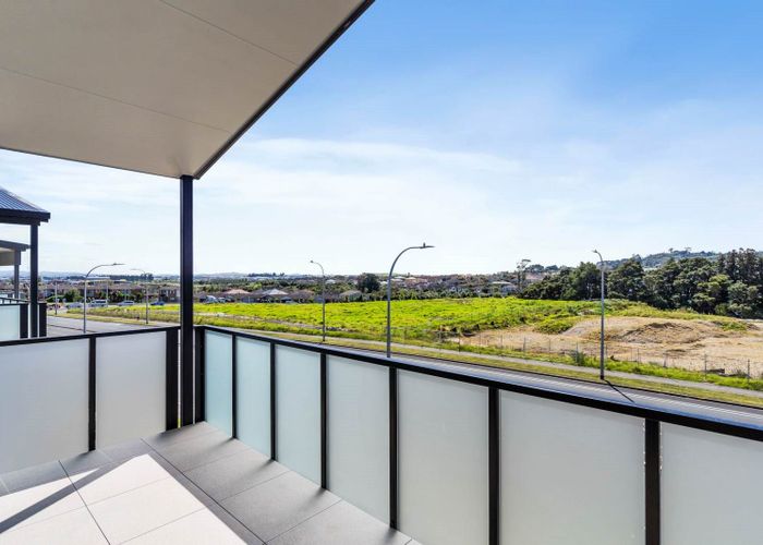  at 301/32 Shortfin Place, Flat Bush, Manukau City, Auckland