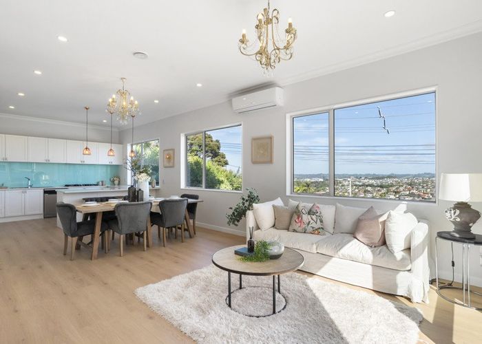  at 517 East Coast Road, Murrays Bay, North Shore City, Auckland