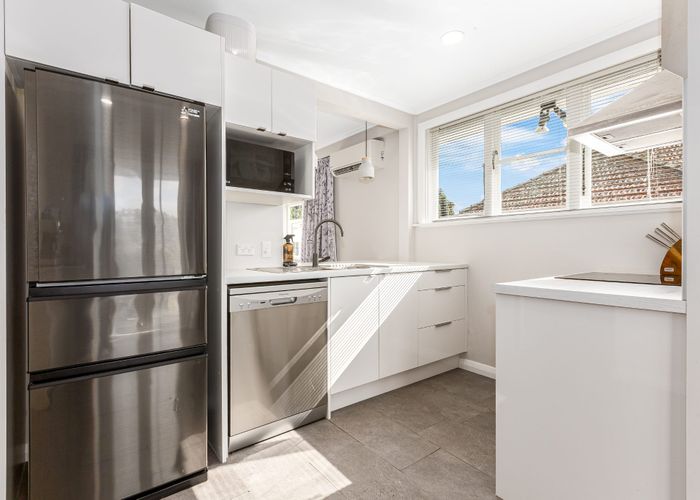  at 90 Main Road, Titahi Bay, Porirua