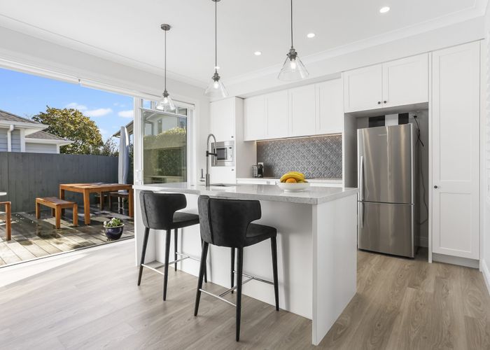  at 14 Belmere Rise, Farm Cove, Auckland