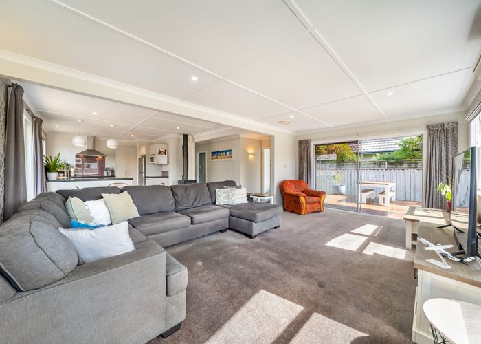  at 21 Saint Ronans Avenue, Waterloo, Lower Hutt