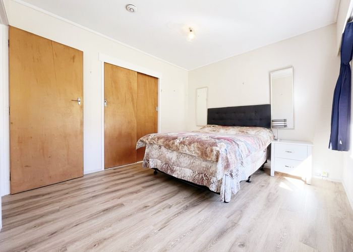  at 2/53 Ayton Drive, Totara Vale, North Shore City, Auckland