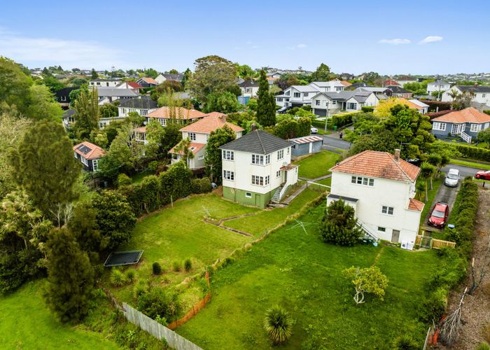  at 39 Tahapa Crescent, Meadowbank, Auckland