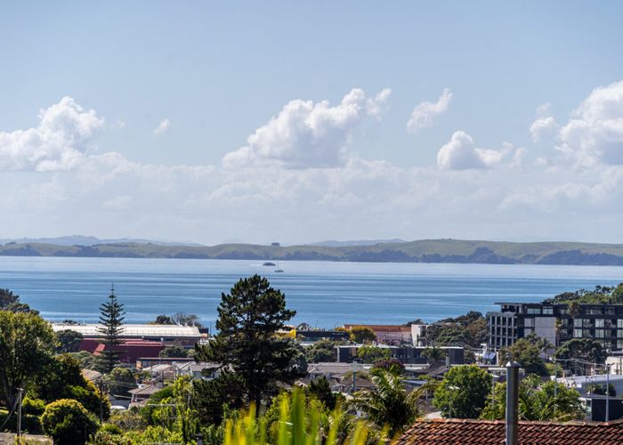  at 20 Robin Lane, Browns Bay, Auckland