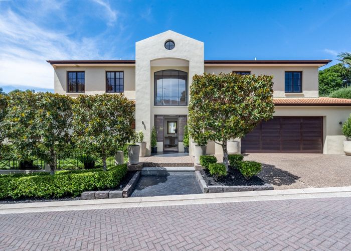  at 2 Glenoaks Rise, Mellons Bay, Manukau City, Auckland