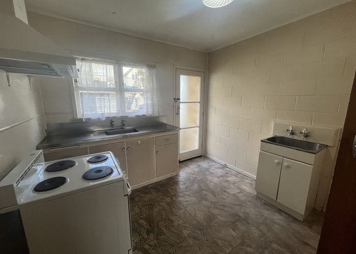  at 2/44 Cameron Road, Hamilton East, Hamilton, Waikato