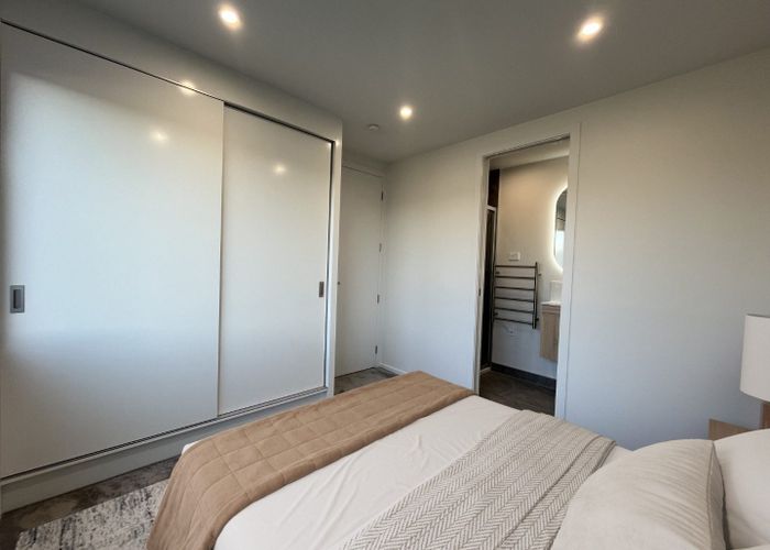  at 3/10 Fairclough Road, Beach Haven, Auckland