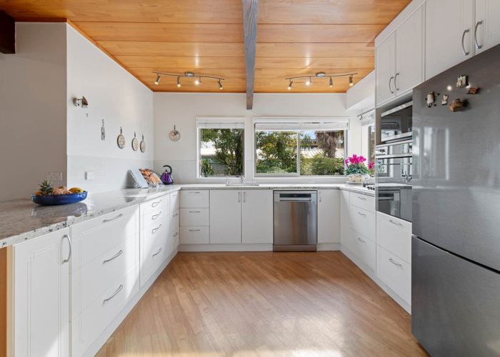  at 8 Haseler Crescent, Mellons Bay, Manukau City, Auckland