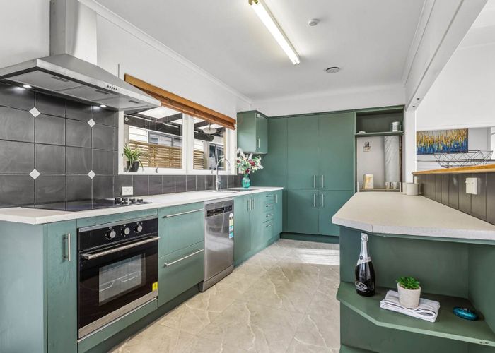  at 90 Gossamer Drive, Pakuranga Heights, Manukau City, Auckland