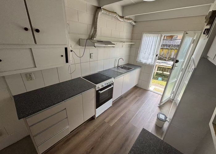  at 2/66 Flanshaw Road, Te Atatu South, Waitakere City, Auckland