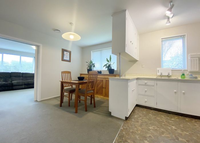 For rent 38 B Oldwood Street, Christchurch City