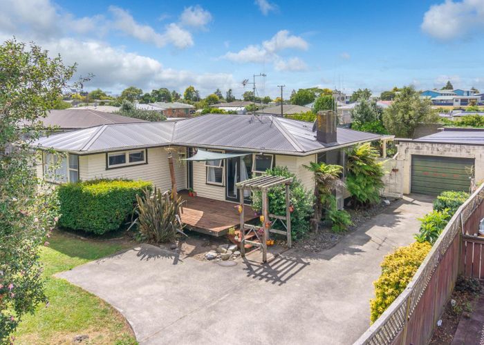  at 4 Sundown Crescent, Melville, Hamilton