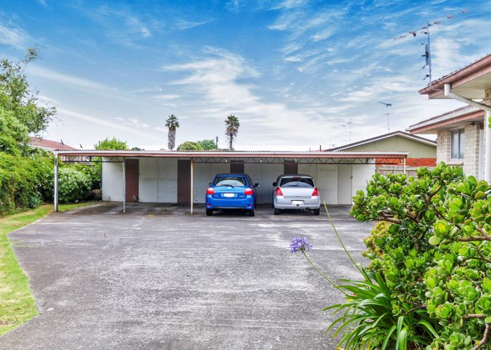  at 2/12 Stanhope Road, Mount Wellington, Auckland