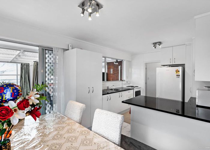  at 76 Lake Road, Narrow Neck, Auckland