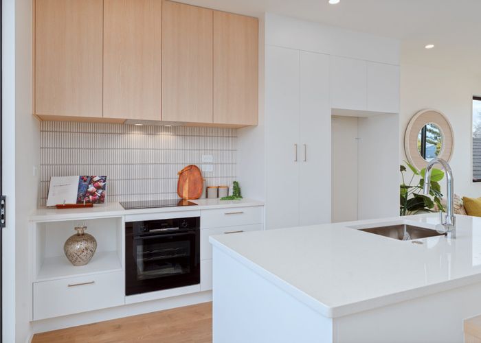  at 4/6 Shakespeare Road, Milford, North Shore City, Auckland