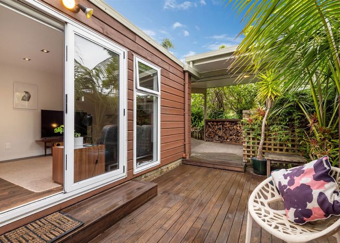  at 3 Augusta Place, Forrest Hill, Auckland