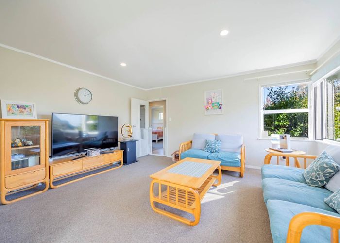  at 14 Tamahere Drive, Glenfield, Auckland