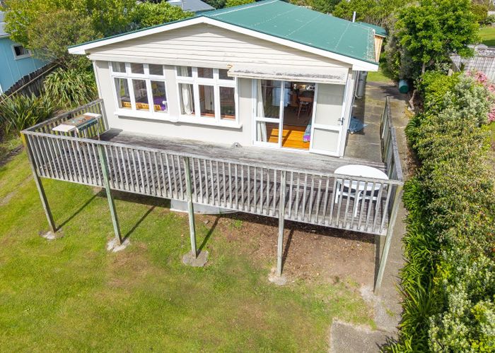  at 15 Drake Street, Waikawa Beach, Manakau