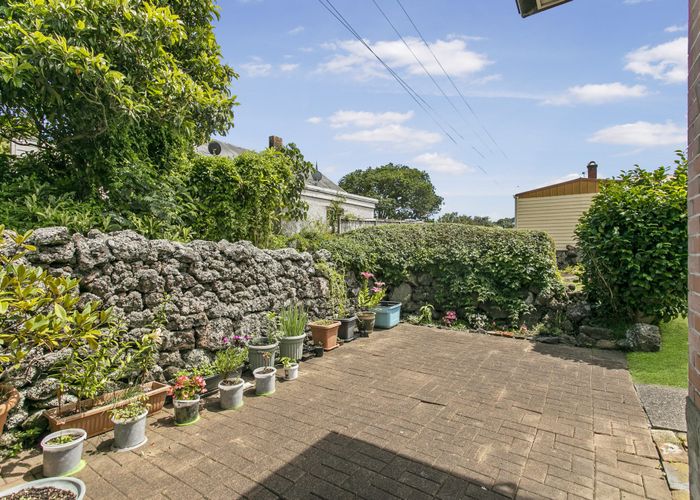  at 4/5 Matipo Street, Balmoral, Auckland