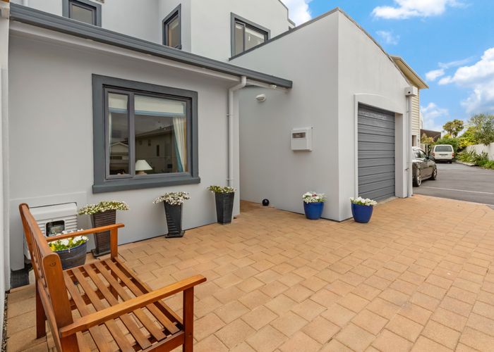  at 6 Marina View, Paremata, Porirua