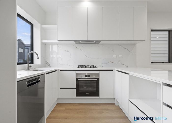  at 32 Whare Kauri Road, Papakura, Papakura, Auckland