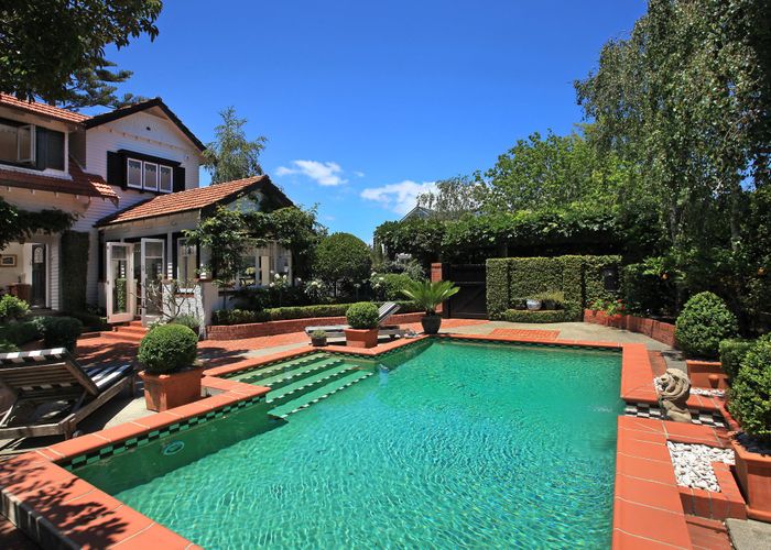  at 33 Orakei Road, Remuera, Auckland