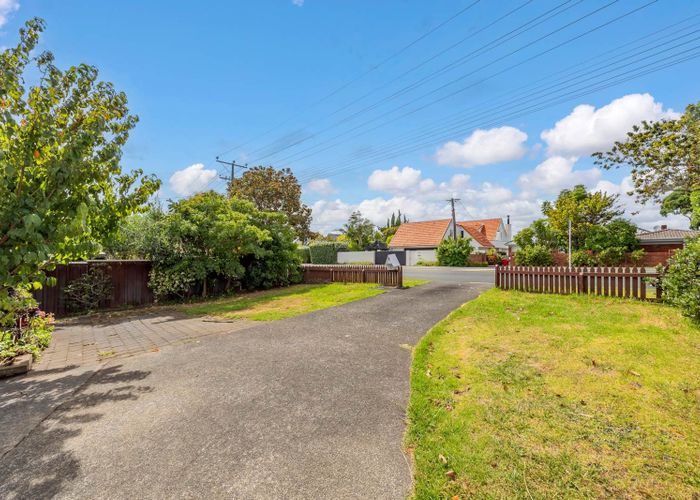  at 2/117 Shakespeare Road, Milford, Auckland