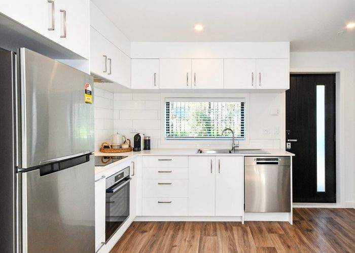 at 2 Whanui Place, Mangere Bridge, Auckland