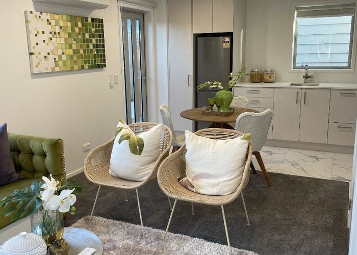  at 2/8 Yeovil Road, Te Atatu Peninsula, Auckland