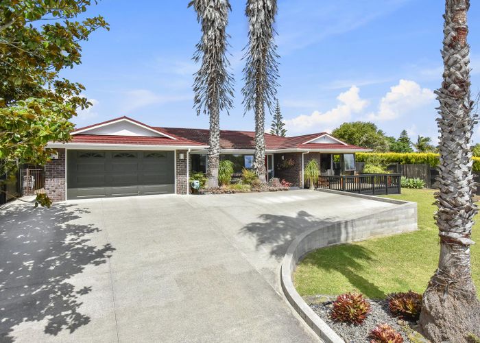  at 6 Estelle Place, Farm Cove, Auckland
