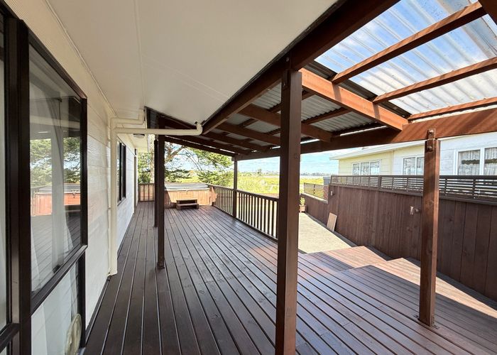  at 2/18 Aurea Avenue, Pakuranga, Auckland