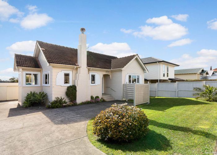 at 77 Point Chevalier Road, Point Chevalier, Auckland