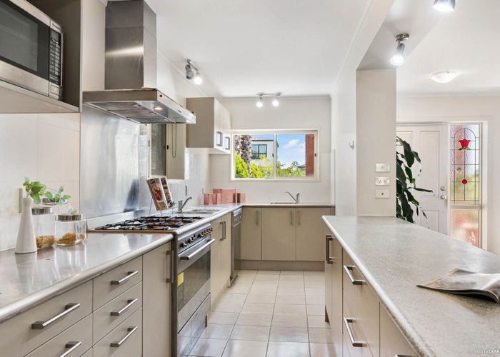  at 165 Coronation Road, Hillcrest, Auckland