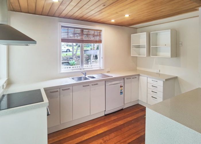  at 2 Seaview Avenue, Northcote, Auckland