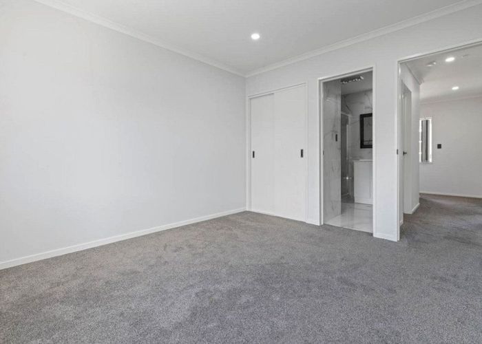  at 8C Kent Road, Manurewa, Manukau City, Auckland