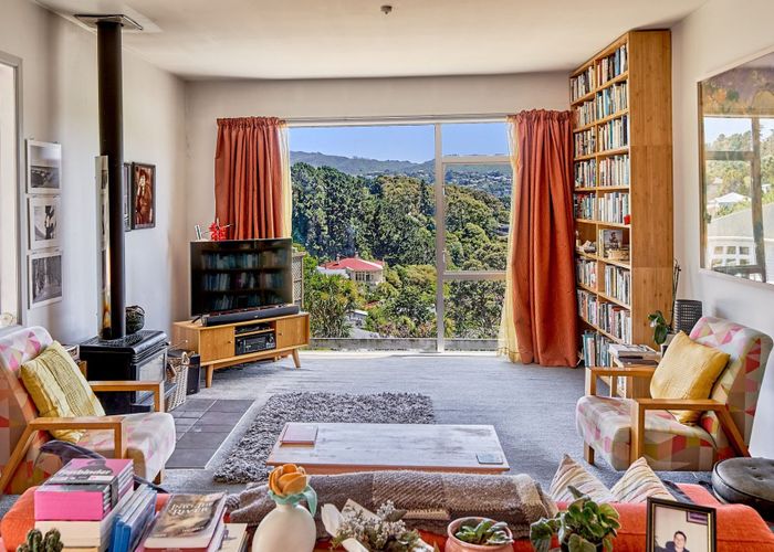  at 10 Sutherland Crescent, Melrose, Wellington