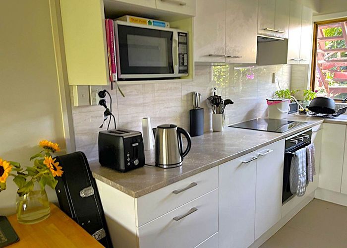  at 2/16 Knight Avenue, Mount Albert, Auckland City, Auckland