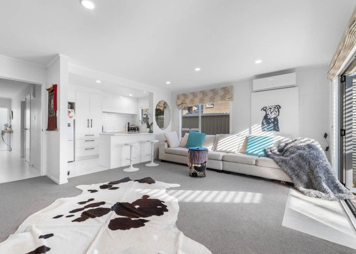  at 2/50 Target Road, Totara Vale, North Shore City, Auckland