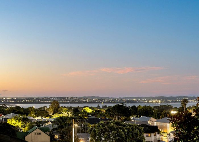  at 2/1046 New North Road, Mount Albert, Auckland City, Auckland