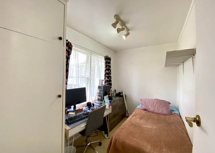  at 1/2 Derwent Crescent, Titirangi, Waitakere City, Auckland