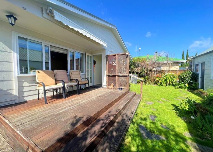  at 4 Martin Street, Fairfield, Hamilton