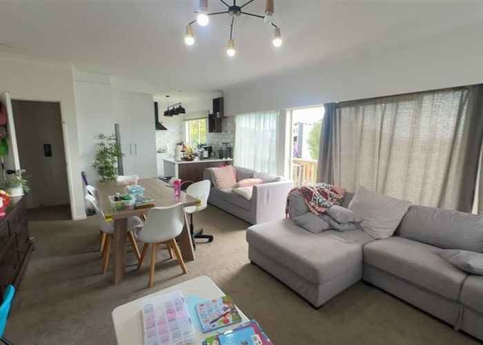  at 3/270 Wairau Road, Glenfield, North Shore City, Auckland